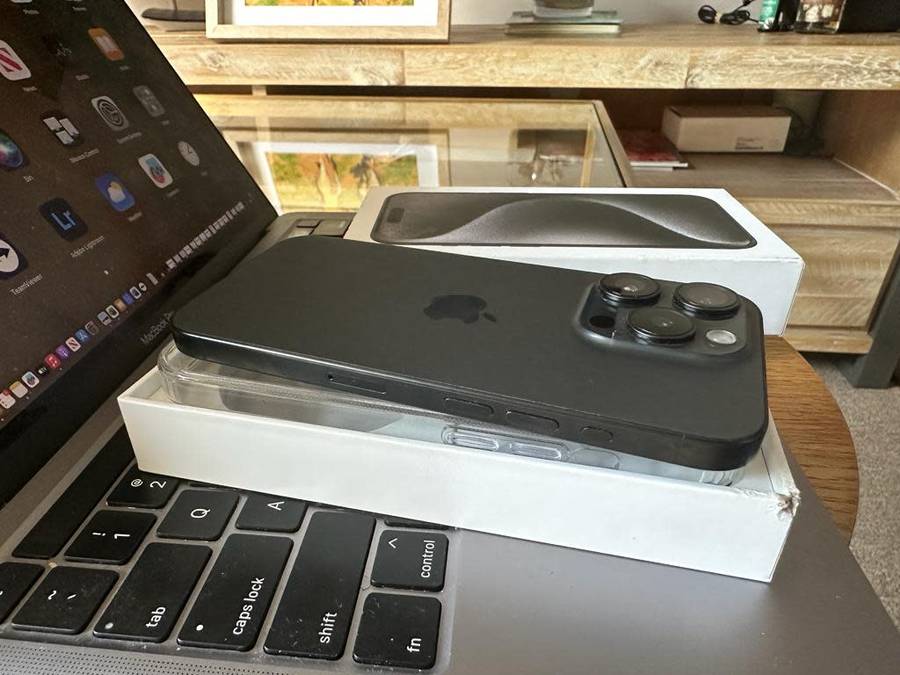 iPhone 15 Pro , Black Titanium (256GB)  Prestine Condition As New + box, charger and Accessories