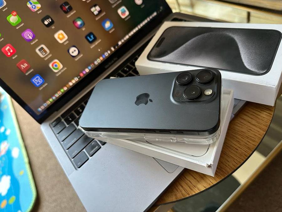 iPhone 15 Pro , Black Titanium (256GB)  Prestine Condition As New + box, charger and Accessories