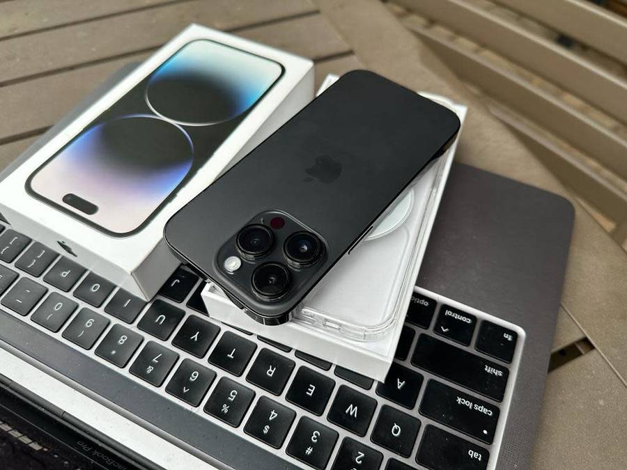 iPhone 14 Pro, Space Black (128GB)*REFURBISHED CONDITION *  + packaging and accessories