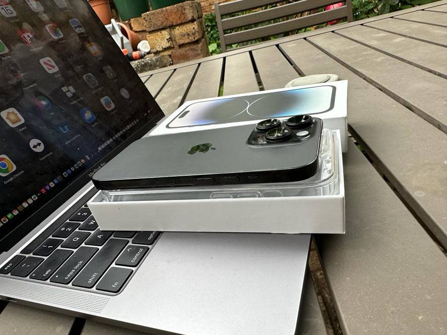 iPhone 14 Pro, Space Black (128GB)*REFURBISHED CONDITION *  + packaging and accessories