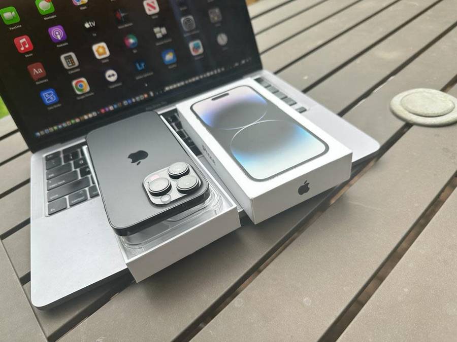 iPhone 14 Pro, Space Black (128GB)*REFURBISHED CONDITION *  + packaging and accessories