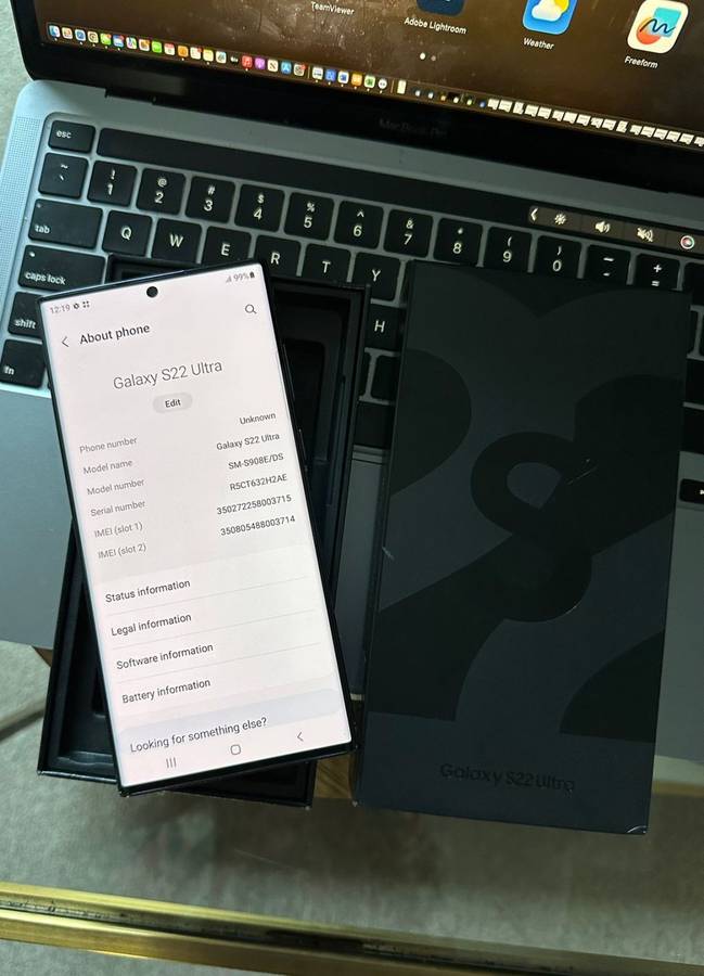 Samsung Galaxy S22 Ultra Phantom Black 12GB Ram (256GB)*EXCELLENT CONDITION *  + Box and accessories