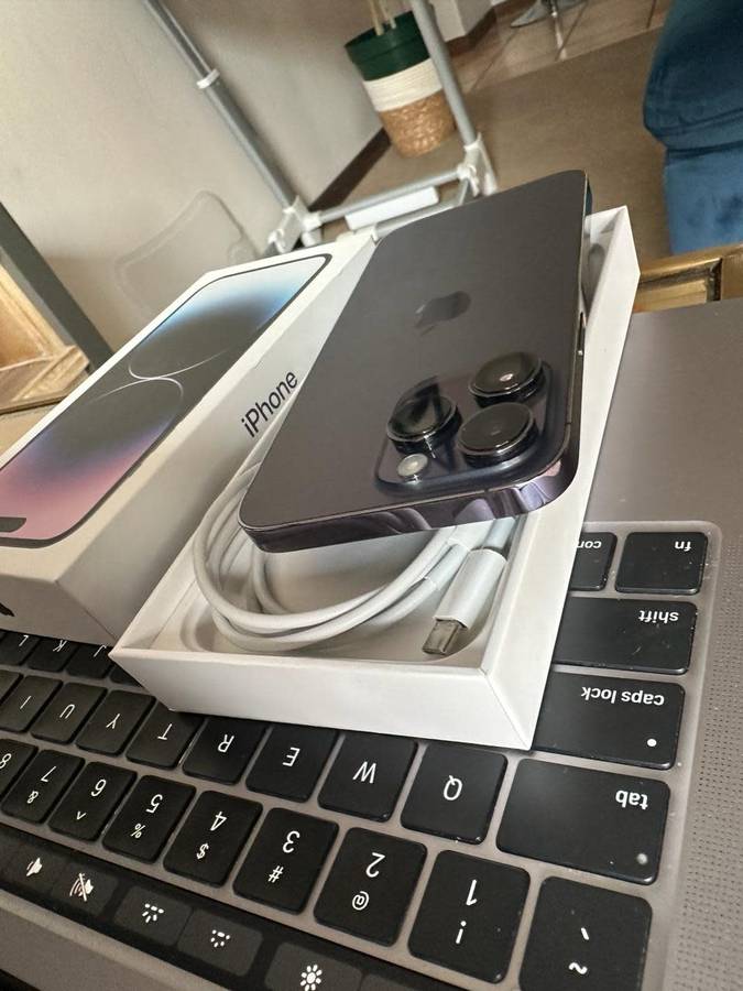 iPhone 14 Pro Max  (128GB) Purple * PRESTINE CONDITION AS NEW * + complementary accessories