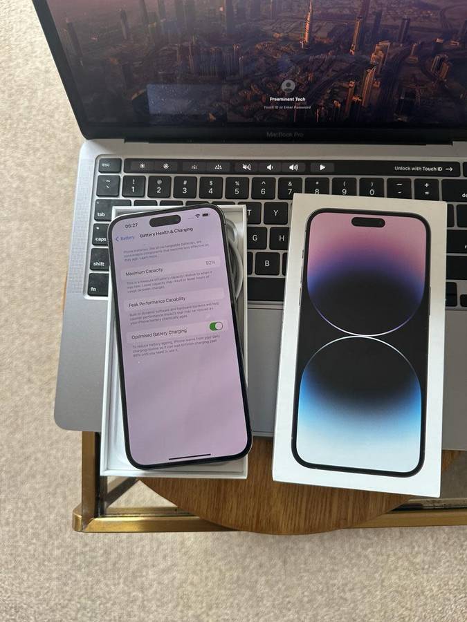 iPhone 14 Pro Max  (128GB) Purple * PRESTINE CONDITION AS NEW * + complementary accessories