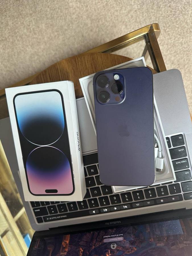 iPhone 14 Pro Max  (128GB) Purple * PRESTINE CONDITION AS NEW * + complementary accessories