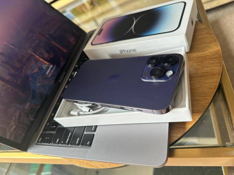 iPhone 14 Pro Max  (128GB) Purple * PRESTINE CONDITION AS NEW * + complementary accessories