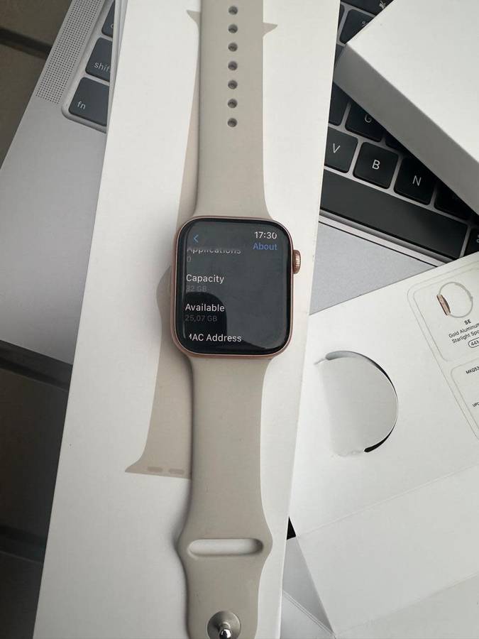 Apple Watch SE ,44mm in Excellent As New Condition (32GB) + box, charger &  accessories.