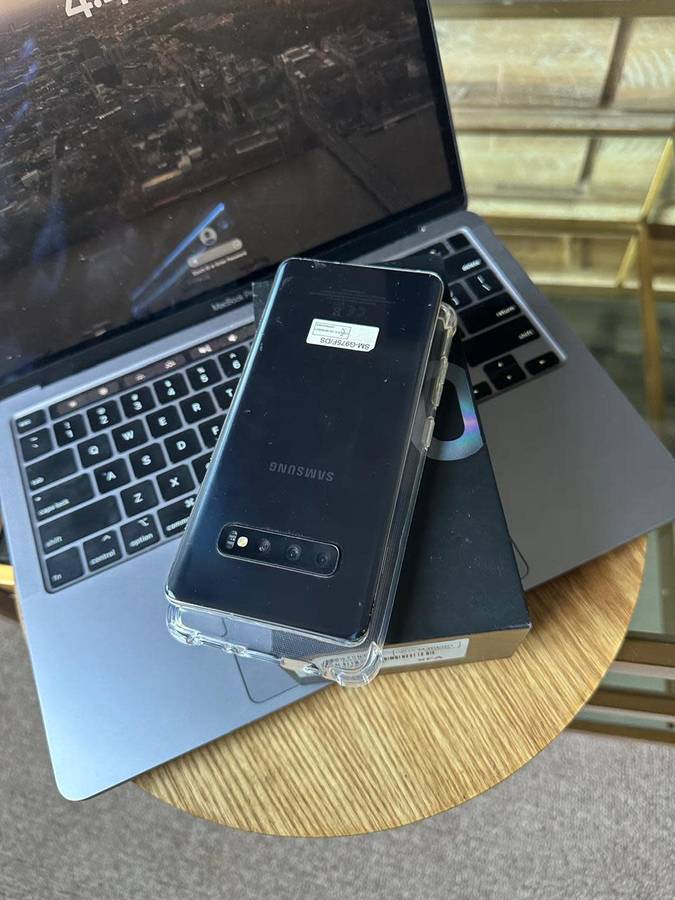 Samsung Galaxy S10Plus   (128GB) Excellent Condition + accessories *Dual Sim*