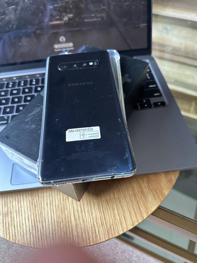 Samsung Galaxy S10Plus   (128GB) Excellent Condition + accessories *Dual Sim*