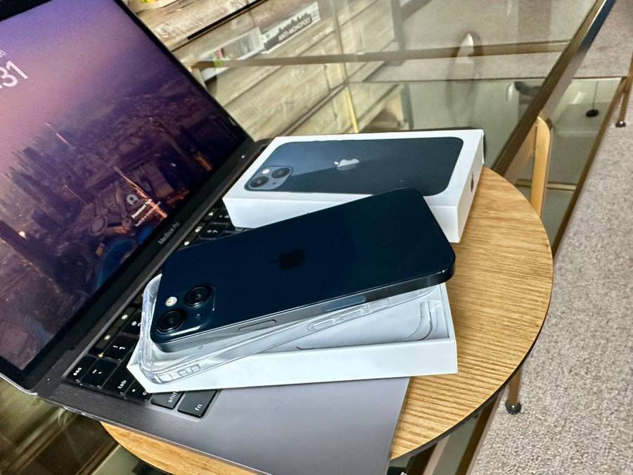 iPhone 13 , Midnight (128GB)  Excellent Pre-owned  Condition + box, charger and Accessories