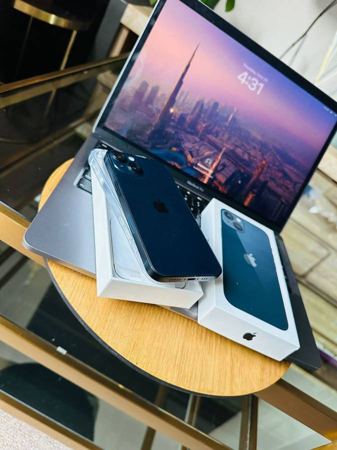 iPhone 13 , Midnight (128GB)  Excellent Pre-owned  Condition + box, charger and Accessories