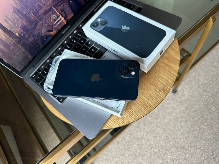 iPhone 13 , Midnight (128GB)  Excellent Pre-owned  Condition + box, charger and Accessories