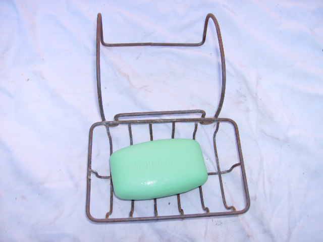 OLD WIRE SOAP DISH