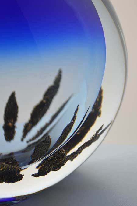 *SIGNED!! DAZZLINGLY BEAUTIFUL MODERN CZECH ART GLASS VASE (SPACEK) WITH METAL INCLUSIONS