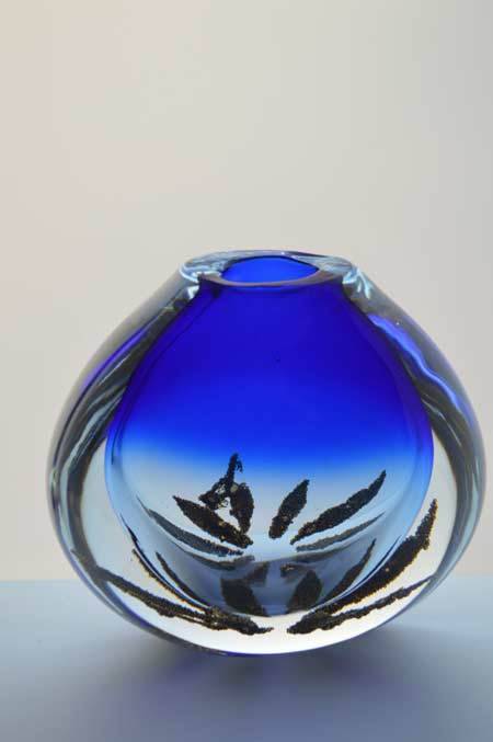 *SIGNED!! DAZZLINGLY BEAUTIFUL MODERN CZECH ART GLASS VASE (SPACEK) WITH METAL INCLUSIONS