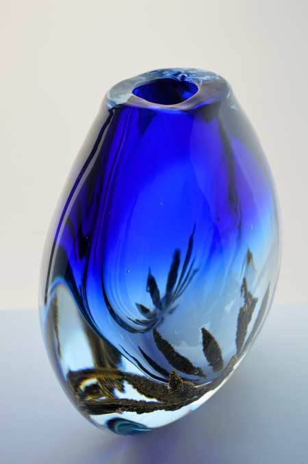 *SIGNED!! DAZZLINGLY BEAUTIFUL MODERN CZECH ART GLASS VASE (SPACEK) WITH METAL INCLUSIONS