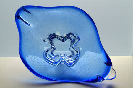 BLUE CZECH ART GLASS CHRIBSKA BOWL WITH BUBBLES DESIGNED BY PROF JOSEF HOSPODKA (ATTR) IN THE 1970s