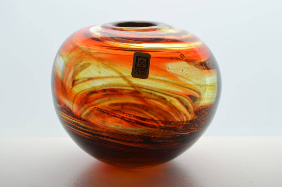 A MAGNIFICENT MICHAEL HARRIS MDINA ART GLASS VASE FROM THE 1970s : WITH MDINA LABEL INTACT!