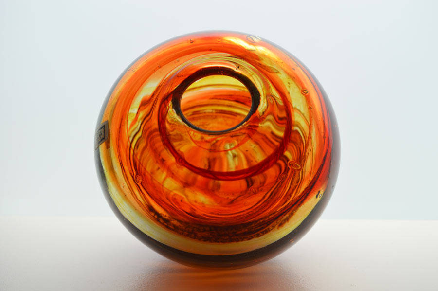 A MAGNIFICENT MICHAEL HARRIS MDINA ART GLASS VASE FROM THE 1970s : WITH MDINA LABEL INTACT!
