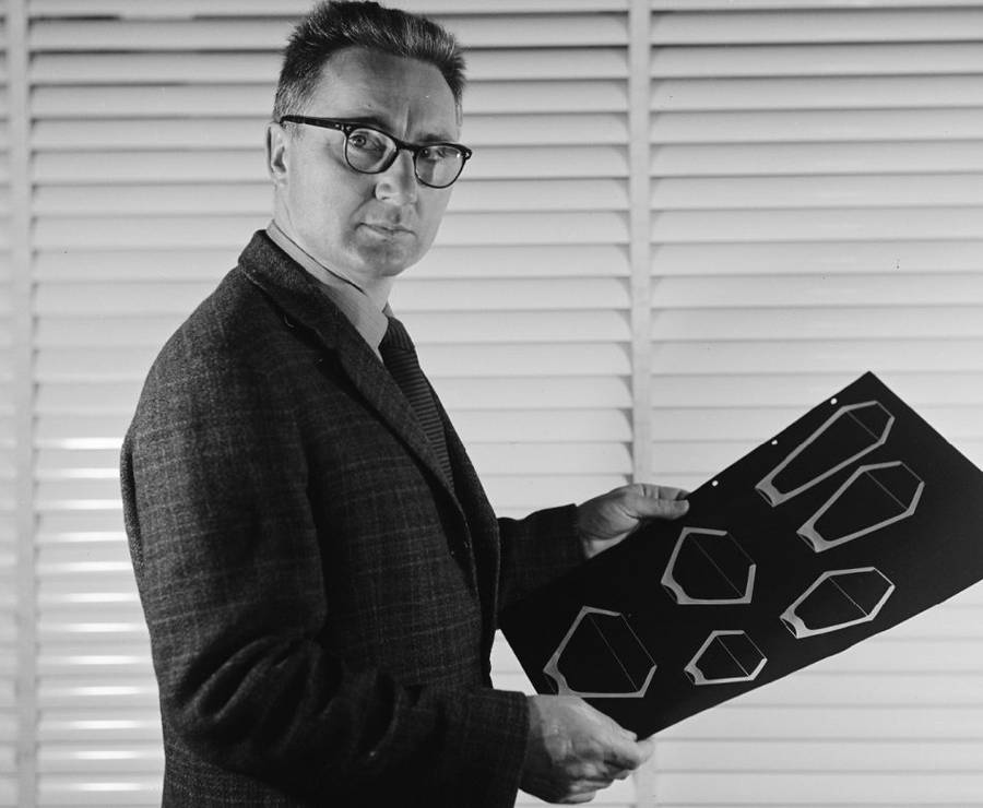 * SUPERB MAASTRICHT PINK, GREEN AND CLEAR SIGNED GLASS BOWL, DESIGNED BY MAX VERBOEKET, WITH LABEL