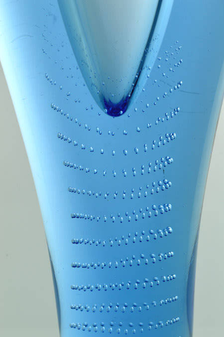 ** A DAZZLINGLY BEAUTIFUL MODERN BLUE CZECH ART GLASS VASE DESIGNED BY PAVEL JUDA IN 1985