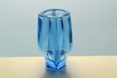 SOUGHT-AFTER AZURE PRESSED GLASS VASE BY FRANTISEK VIZNER (1936-2011): A COLLECTOR'S ITEM FROM 1962