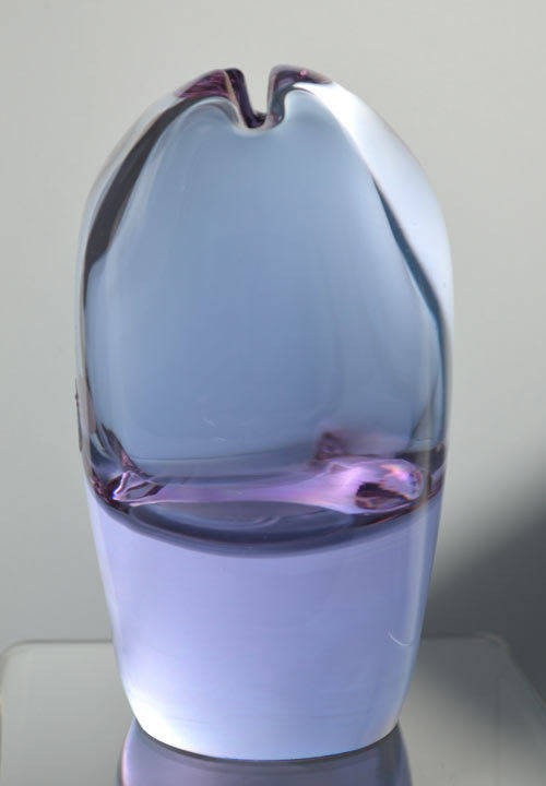 * SUPER ELEGANT LILAC-BLUE (NEODYMIUM) CZECH ART GLASS VASE, BY PROF MILOSLAV KLINGER (1922-1999)