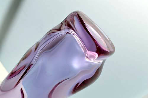 * MOST ELEGANT NEODYMIUM CZECH ART GLASS VASE, DESIGNED BY PROF MILOSLAV KLINGER (1922-1999)