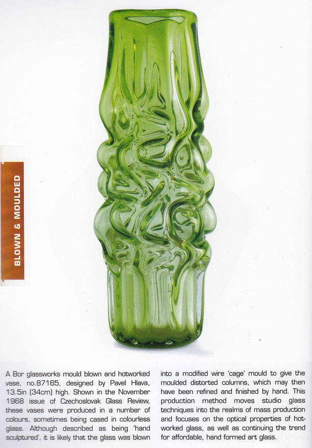 A NOVI BOR CZECH ART GLASS SCULPTURAL VASE, DESIGNED BY PAVEL HLAVA IN 1967