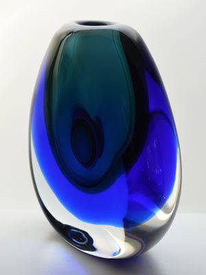 GOLD MEDAL WINNER. SCARCE MOSER CZECH ART GLASS SCULPTURAL VASE DESIGNED BY VLADIMIR MIKA IN 1967