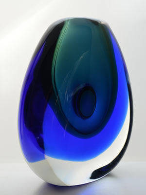 GOLD MEDAL WINNER. SCARCE MOSER CZECH ART GLASS SCULPTURAL VASE DESIGNED BY VLADIMIR MIKA IN 1967