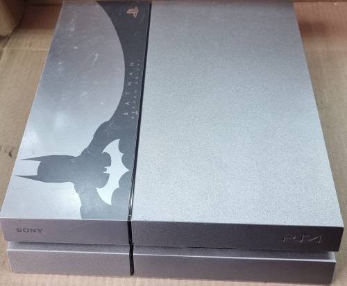 PS4 Batman Arkham Knight edition 1TB - For spares or repairs - Doesn`t power on