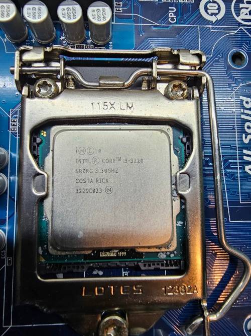 Intel Core i3-3220 - Gigabyte motherboard - 4GB DDR3 RAM