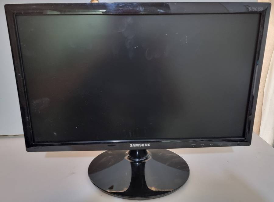 Samsung S19C150 19inch LED monitor - !Spare or repairs!