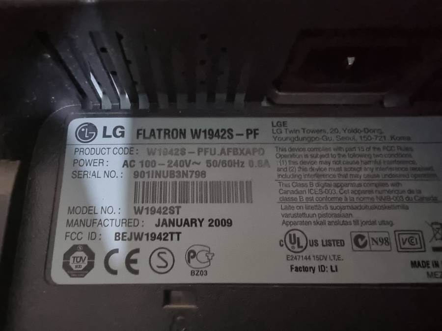 LG 19 inch monitor - !Spares or Repairs! - No stand