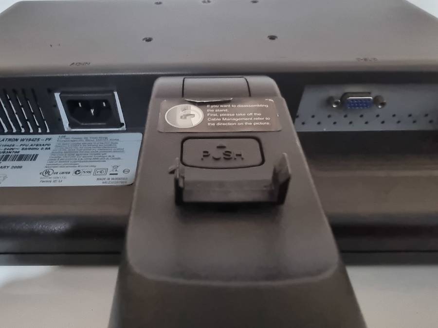 LG 19 inch monitor - !Spares or Repairs! - No stand