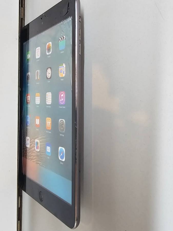 iPad Mini 16GB Wi-Fi/3G !Spares or Repairs!