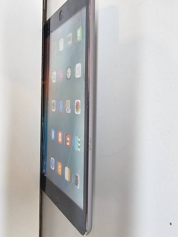 iPad Mini 16GB Wi-Fi/3G !Spares or Repairs!