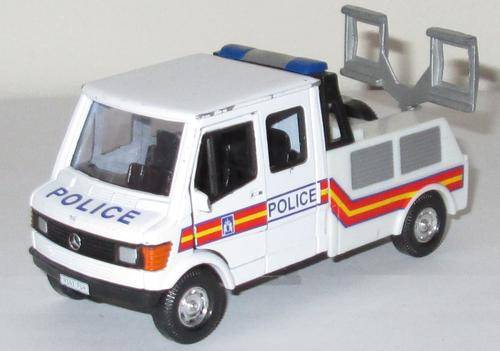 MERCEDES BENZ 207D POLICE BREAKDOWN