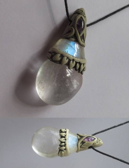 Blue Moonstone pendant with Quartz and Amethyst 5.5 cm long - #bluemoonstone #moonstone