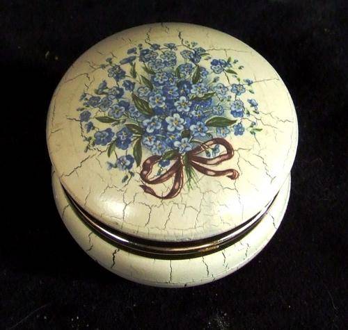 Vintage Trinket Box  for rings - working and beautiful item
