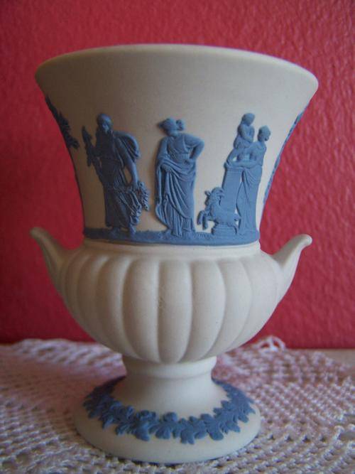 Very Rare Wedgwood vase, Blue on white