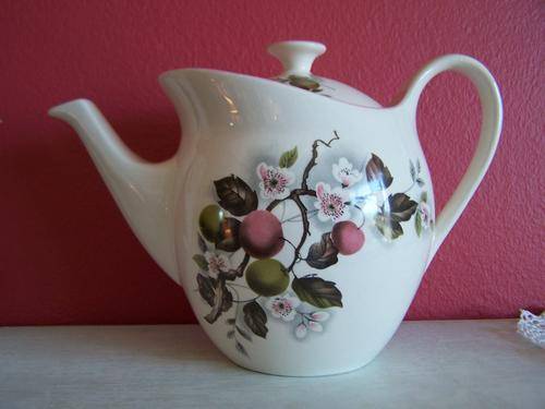 Lovely Crown Clarence Tea Pot (Staffordshire England)