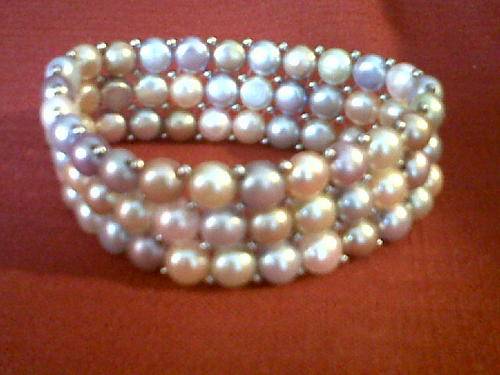 Stunning Pastel colour FRESH WATER PEARL stretch Bracelet.