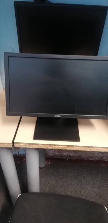Monster Dell LED Monitor E2016H, HDMI, VGA, Power Cable, 1920x1980 Display Worth Price R2500