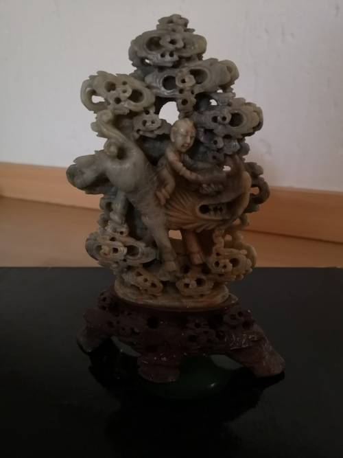 Carved statue (Jade Nephrite Chinese look?)