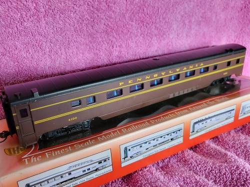 Pennsylvania GG1 Locomotive and Coaches