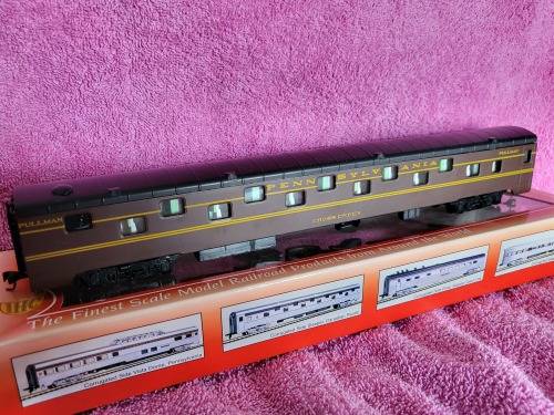 Pennsylvania GG1 Locomotive and Coaches