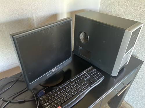 MECER STYLISH 17" INCH LCD SCREEN / MONITOR / KEYBOARD