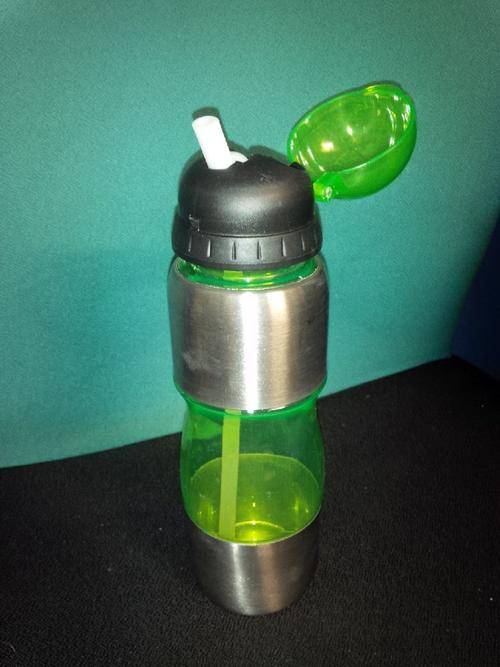 Water Bottle 795ml Includes Straw - Ass Colours Blue / Red Green ** 5 On Auction